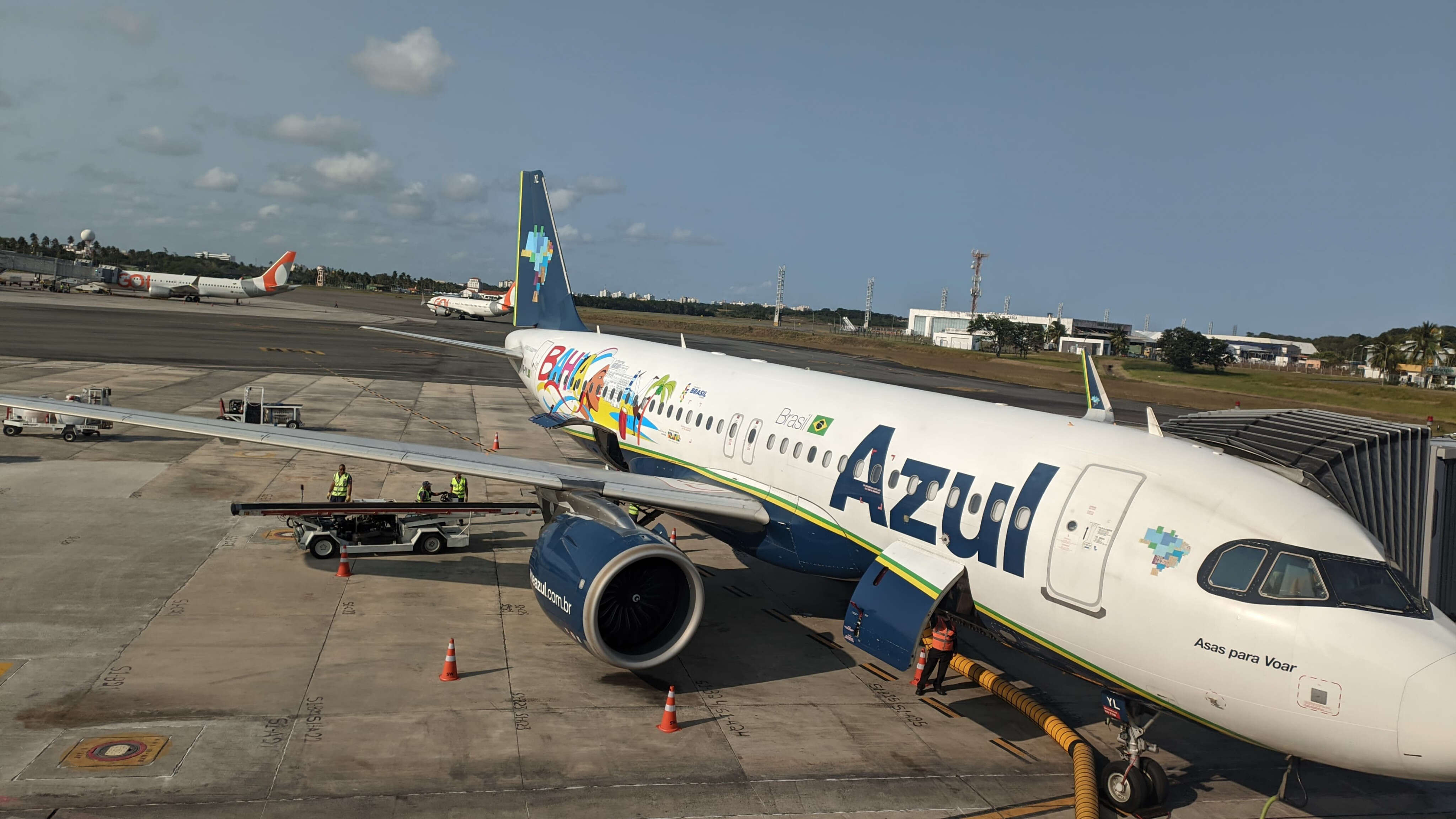 Bahia ganha três novas rotas de voos da Azul e aeronave personalizada em homenagem ao estado