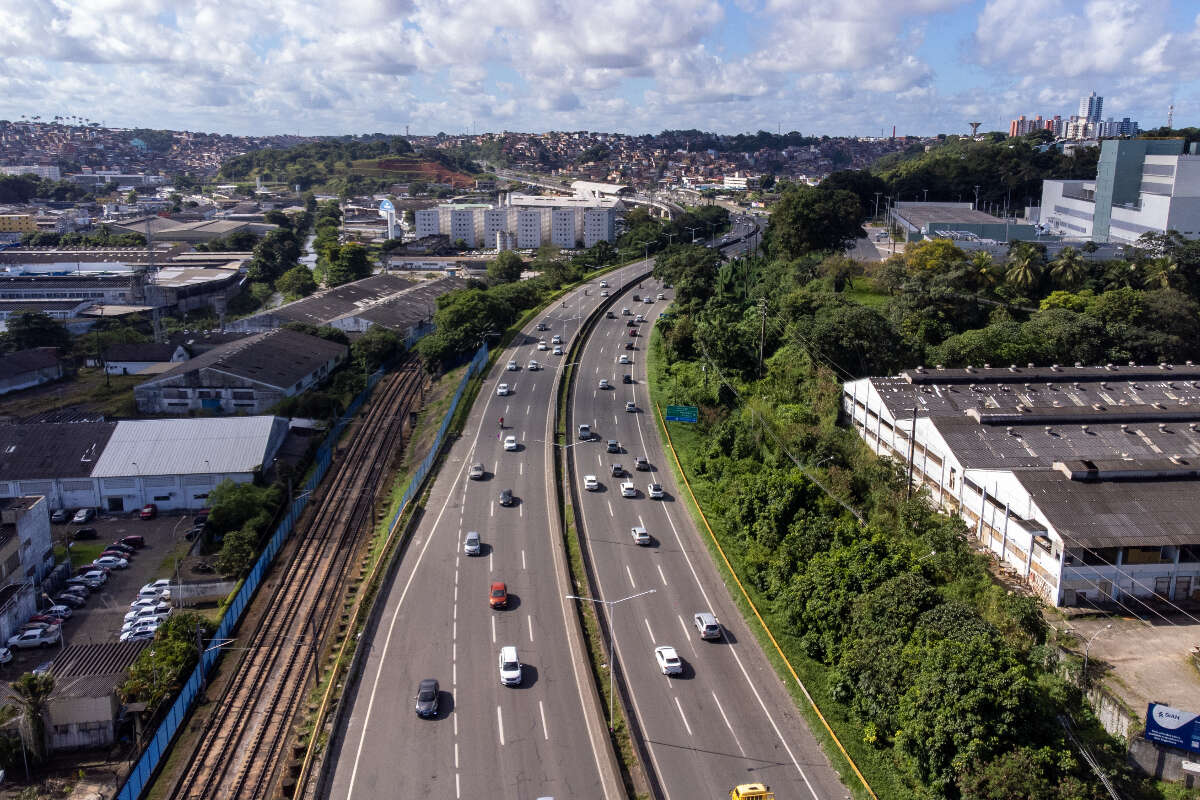 Trânsito de carga especial deve deixar trânsito lento na BR-324 nesta quinta (03)