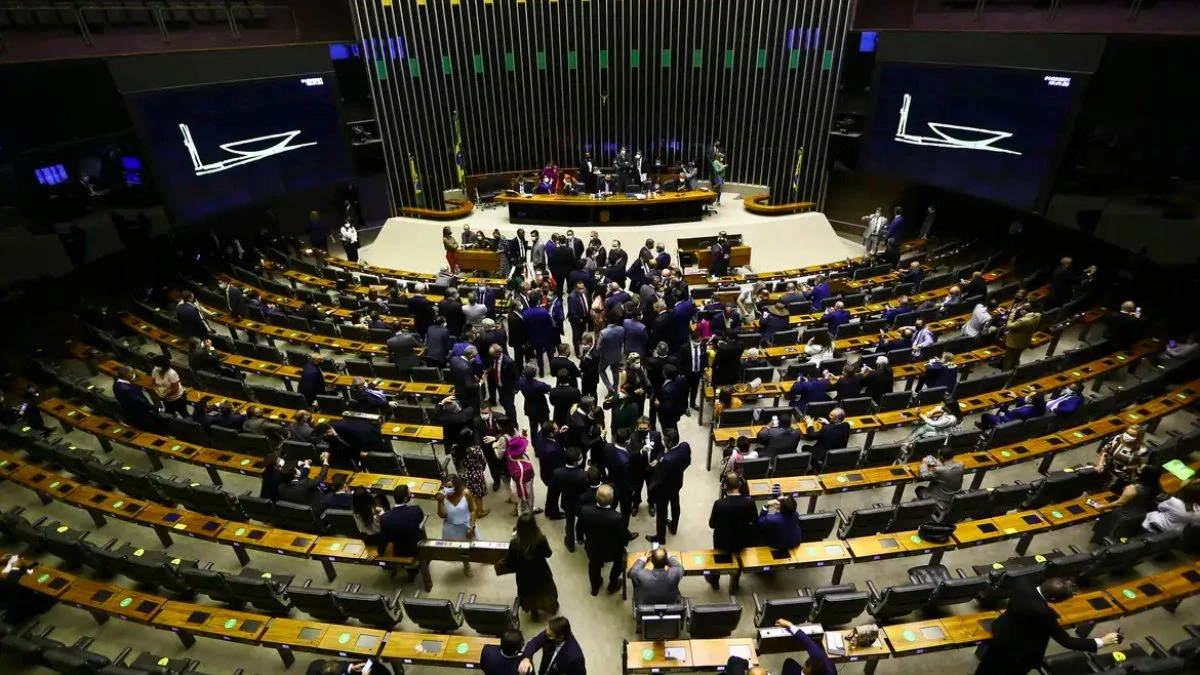 Nova lei de licitações: empresas nacionais ganham vantagem de até 30%