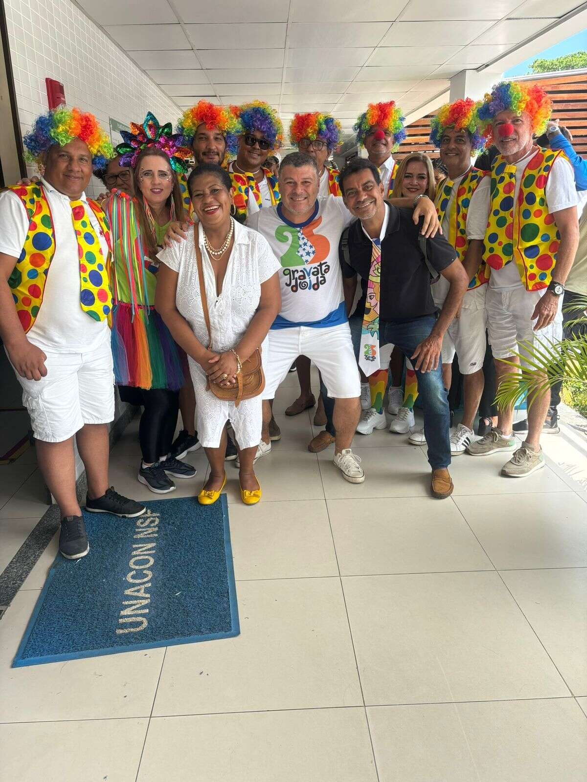 Bloco Gravata Doida faz Carnaval para pacientes da Osid