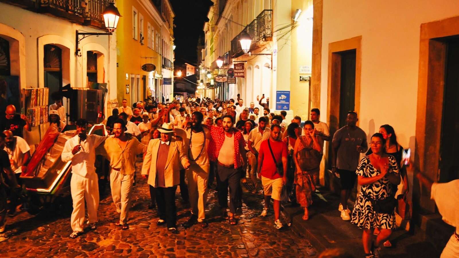 1ª Lavagem da Fundação Casa de Jorge Amado antecipa Carnaval no Pelourinho