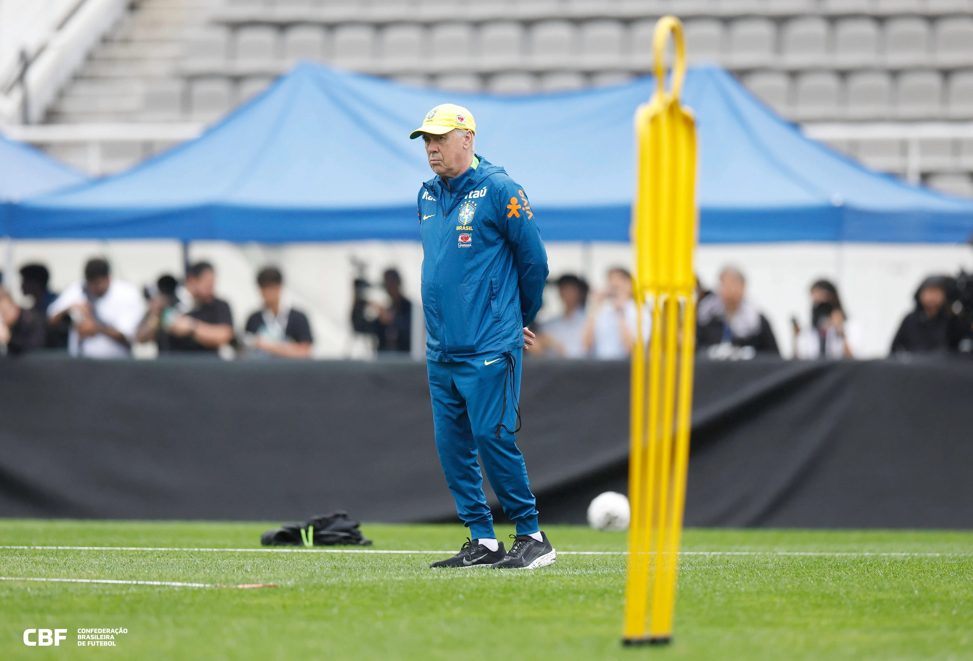 Ancelotti ainda não conta com elenco completo da Seleção por atraso em voo