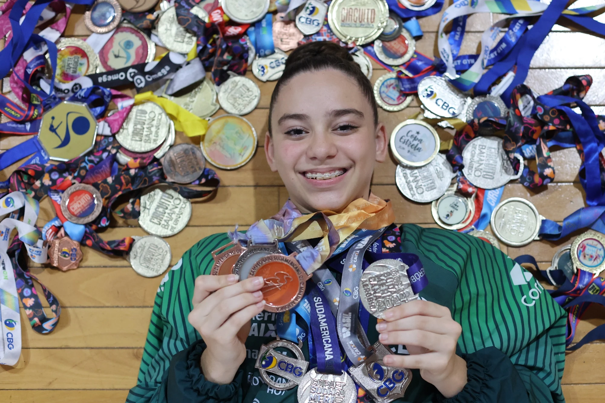 Malu Mendes: conheça a baiana de 13 anos que já é uma estrela da ginástica aeróbica