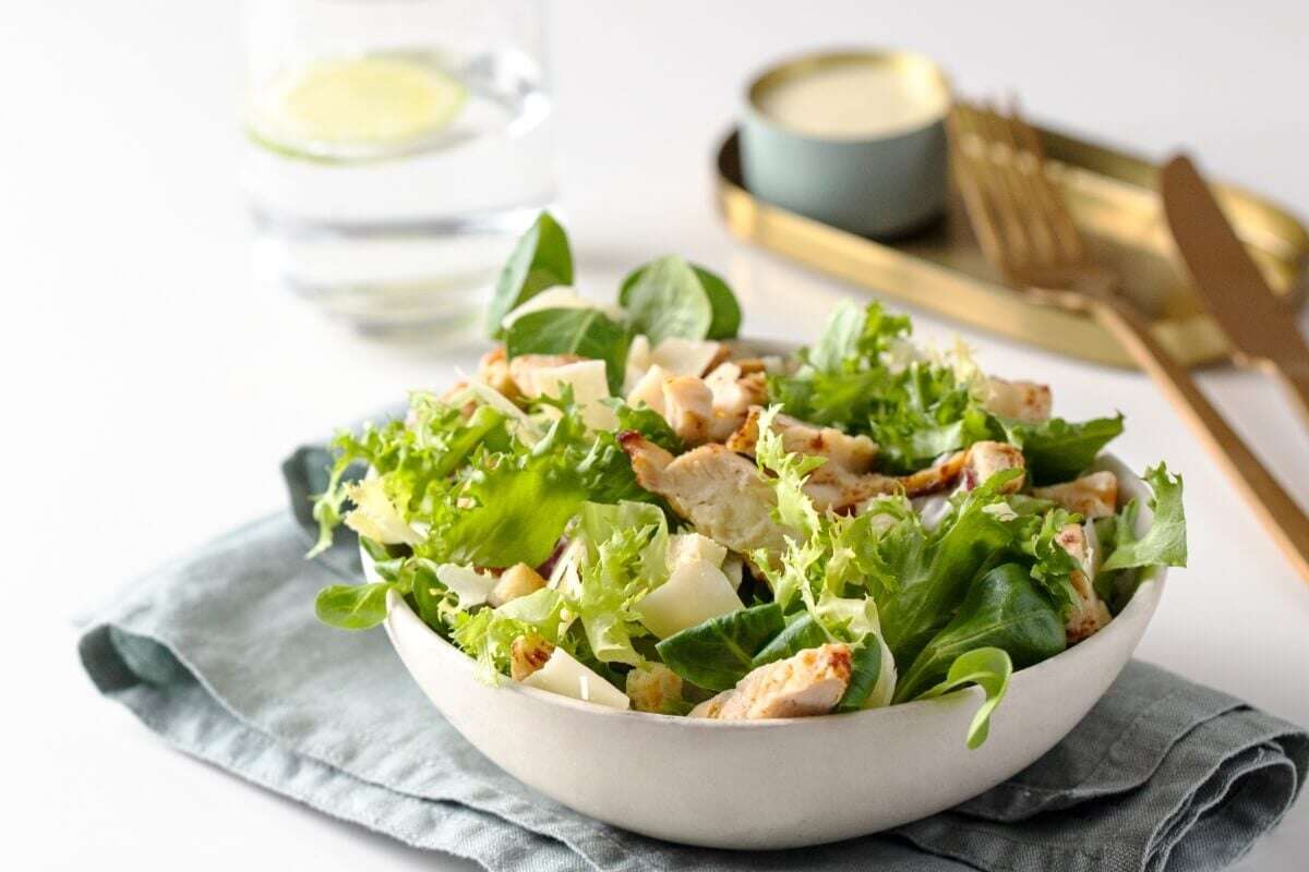 7 receitas de saladas leves e nutritivas para o jantar