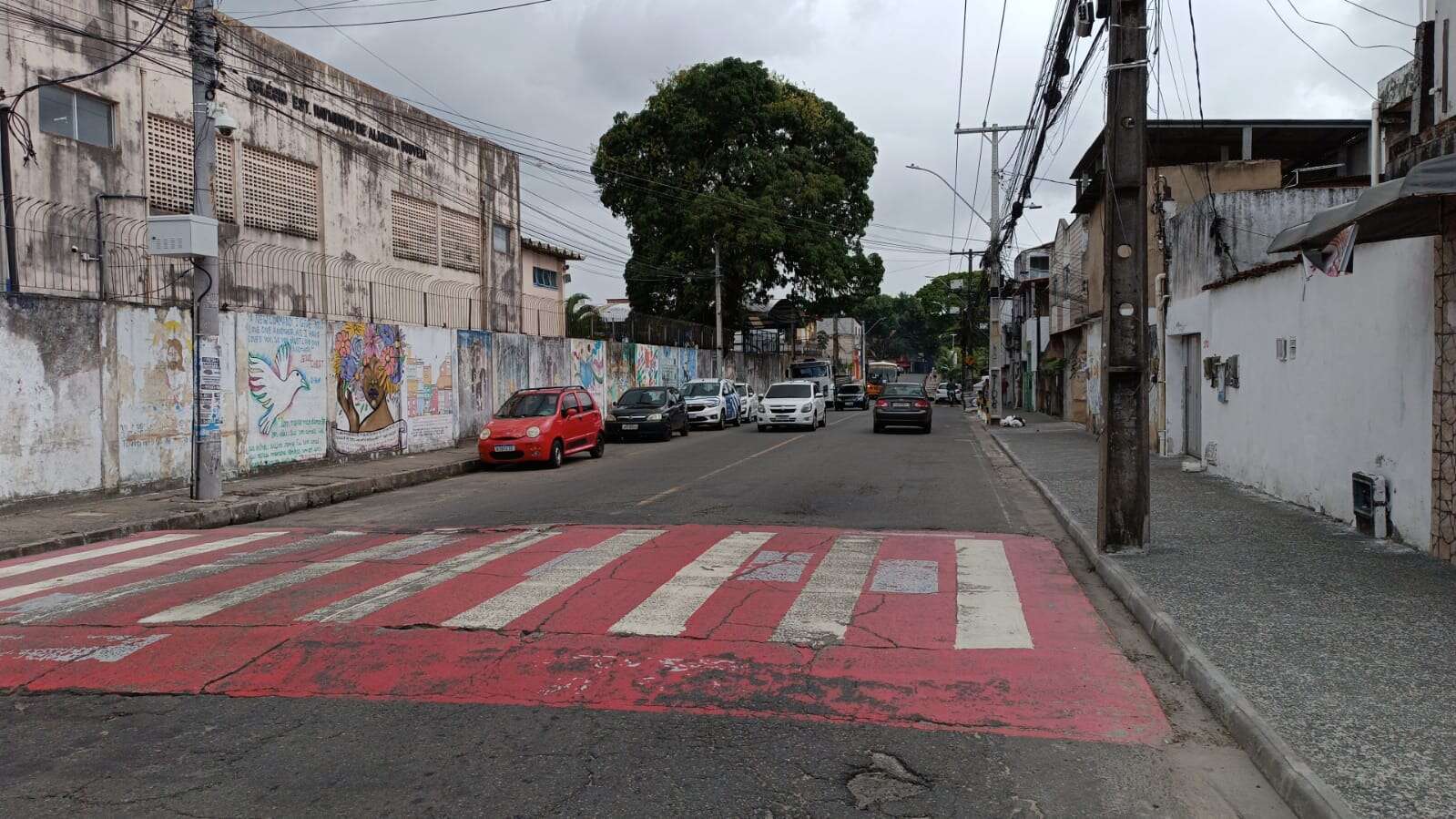 Homens com fuzis usam ônibus para bloquear via em Castelo Branco e passageiros ficam em pânico