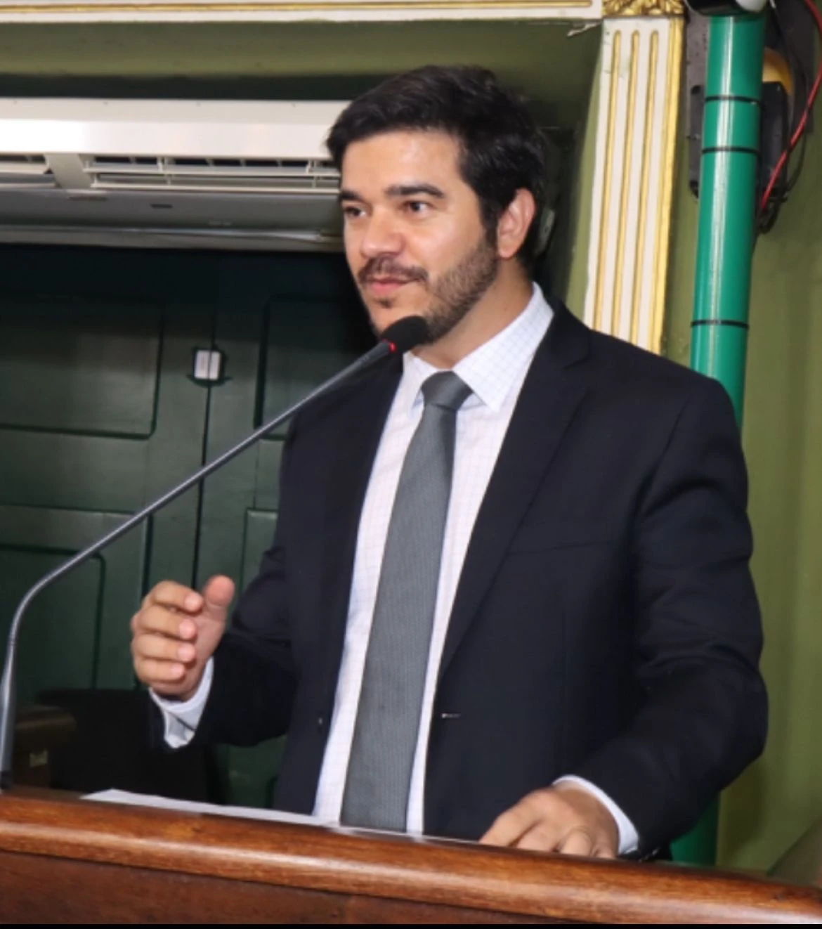 Vereador acusa deputado Hilton Coelho de liderar invasão e agressões na Câmara de Salvador