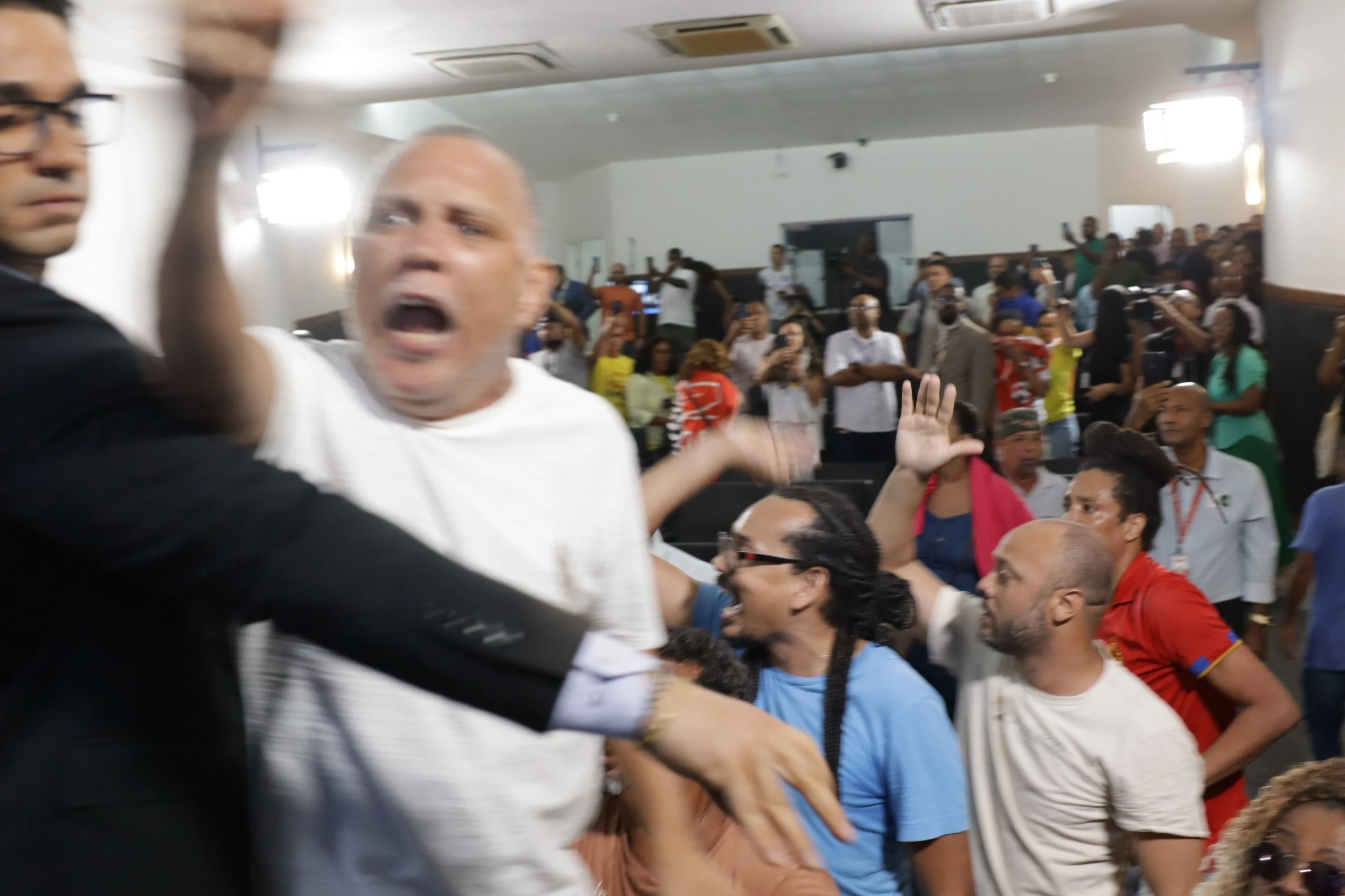 Justiça reitera ilegalidade da greve dos professores e aumenta multa diária à APLB para R$ 100 mil