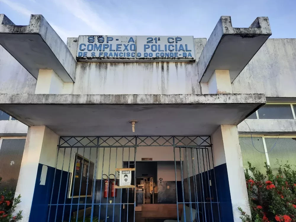 Homem é encontrado em estágio avançado de putrefação dentro de casa na Bahia
