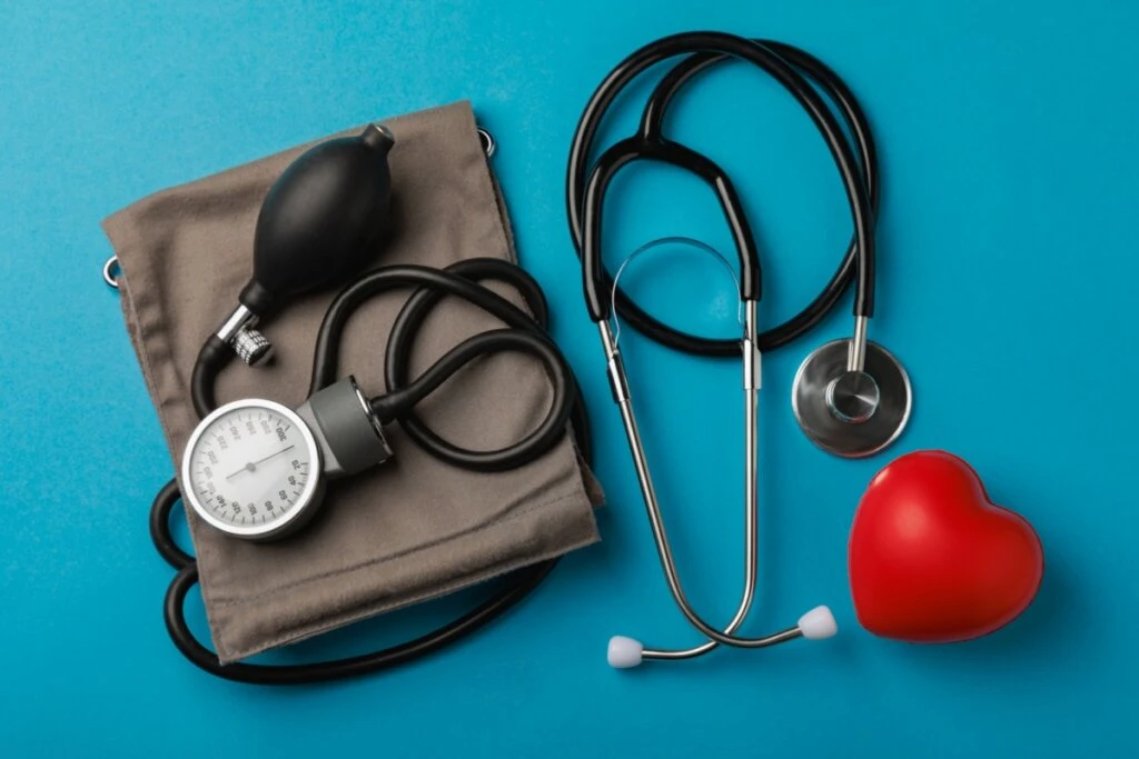 Afinal, pressão arterial em 12x8 é ou não é pressão alta? Entenda de uma vez por todas