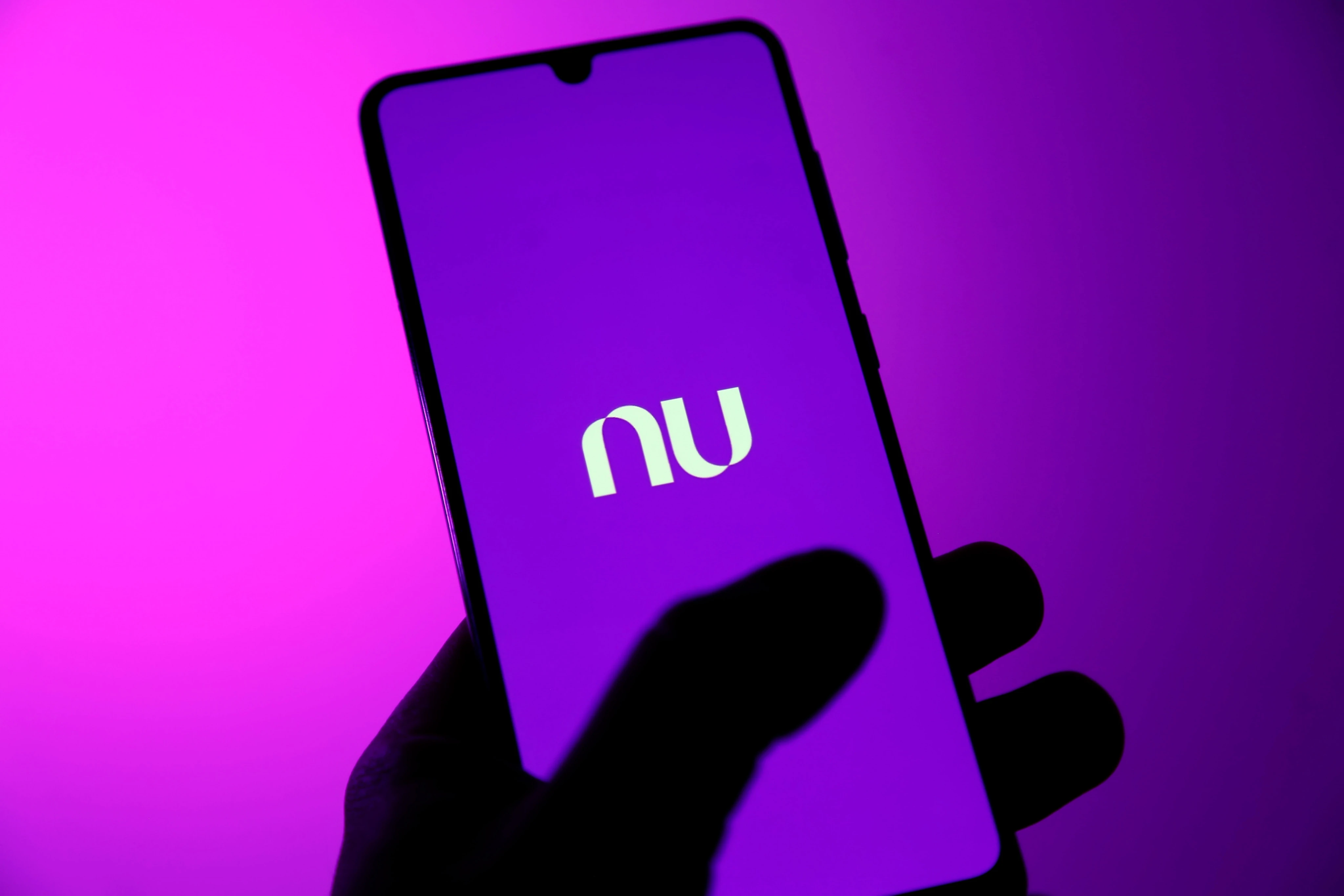 Encerramento do Nubank? Notificação assusta clientes nesta sexta-feira (12)