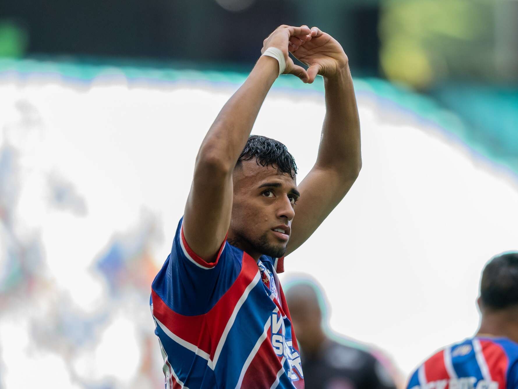 Veja a música que Lucho pediu no Fantástico após marcar três gols em goleada do Bahia