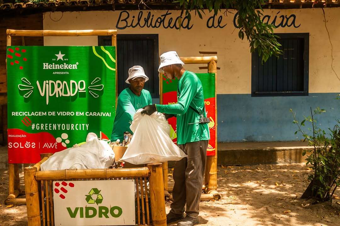 Projeto recolhe 100 toneladas de vidro em Caraíva, no Sul do estado