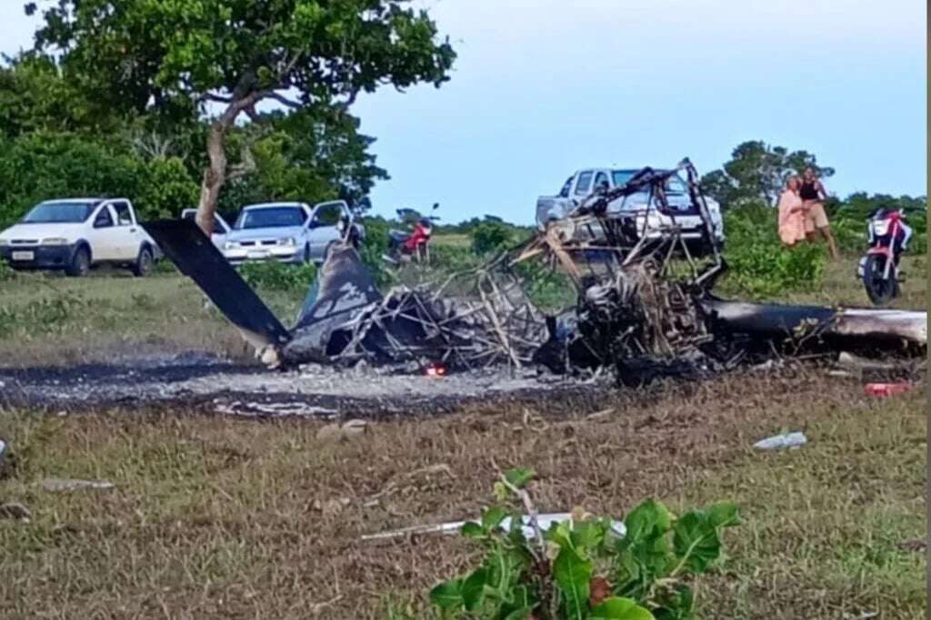 Duas pessoas morreram após queda de avião de pequeno porte em Prado