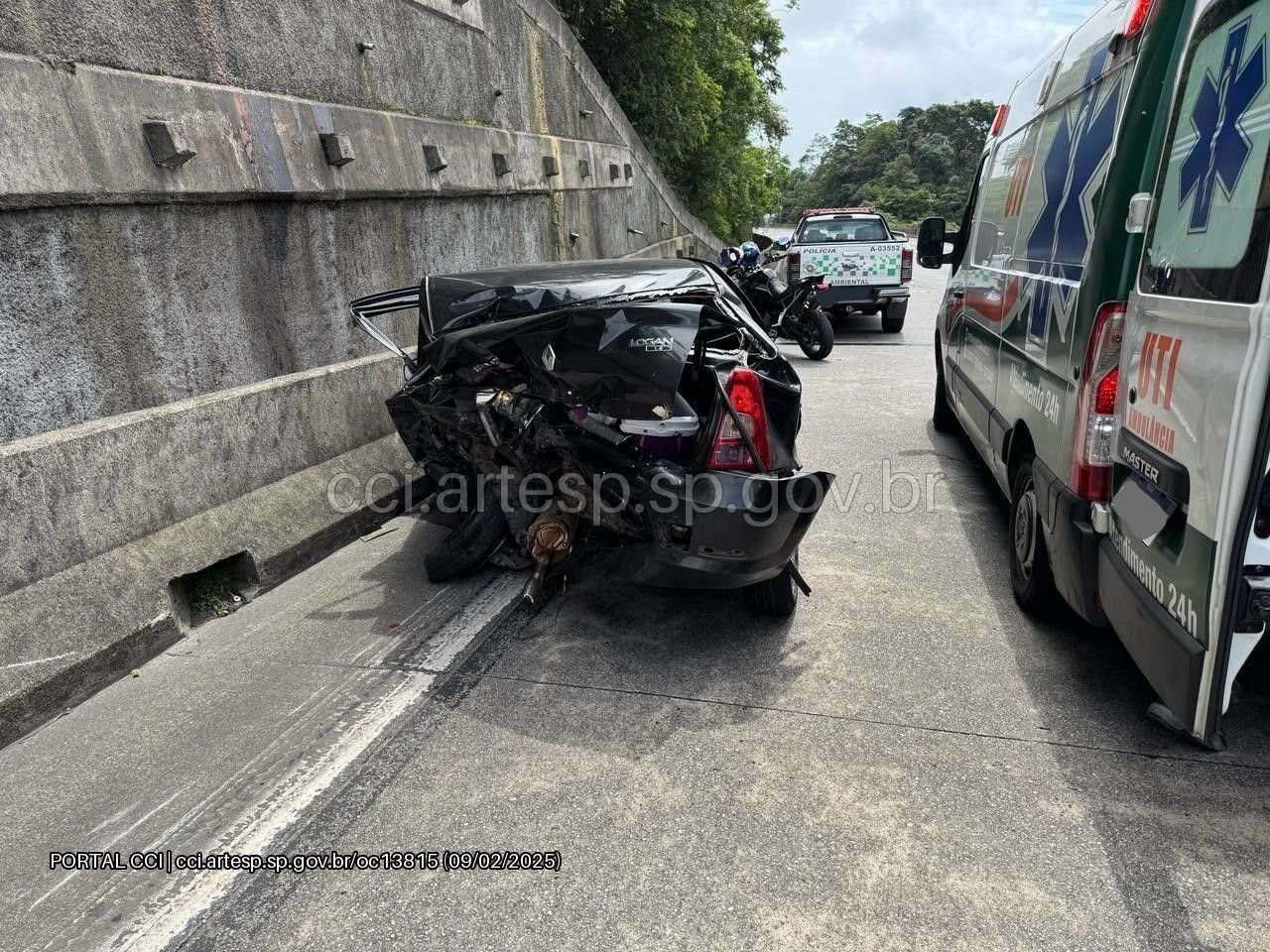 Motorista bêbada bate em carro parado no acostamento e mata criança de 5 anos