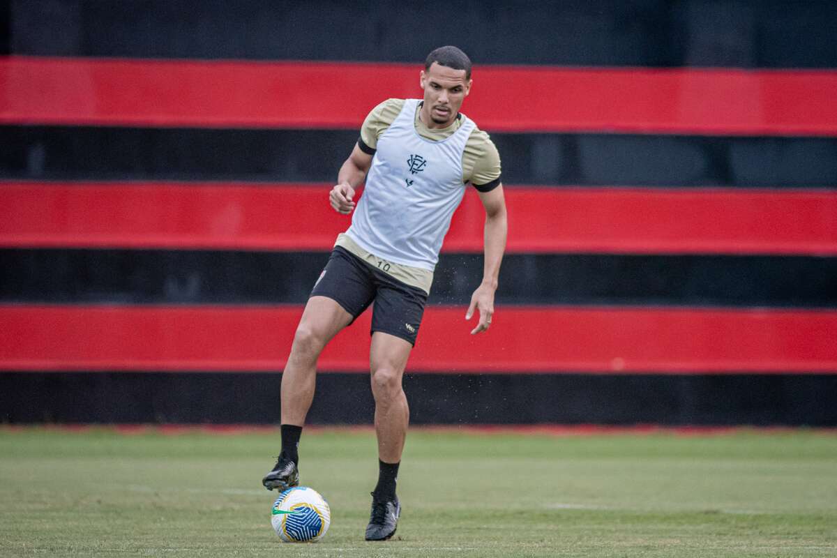 Com novos reforços relacionados, Vitória enfrenta o Palmeiras para barrar sequência de derrotas