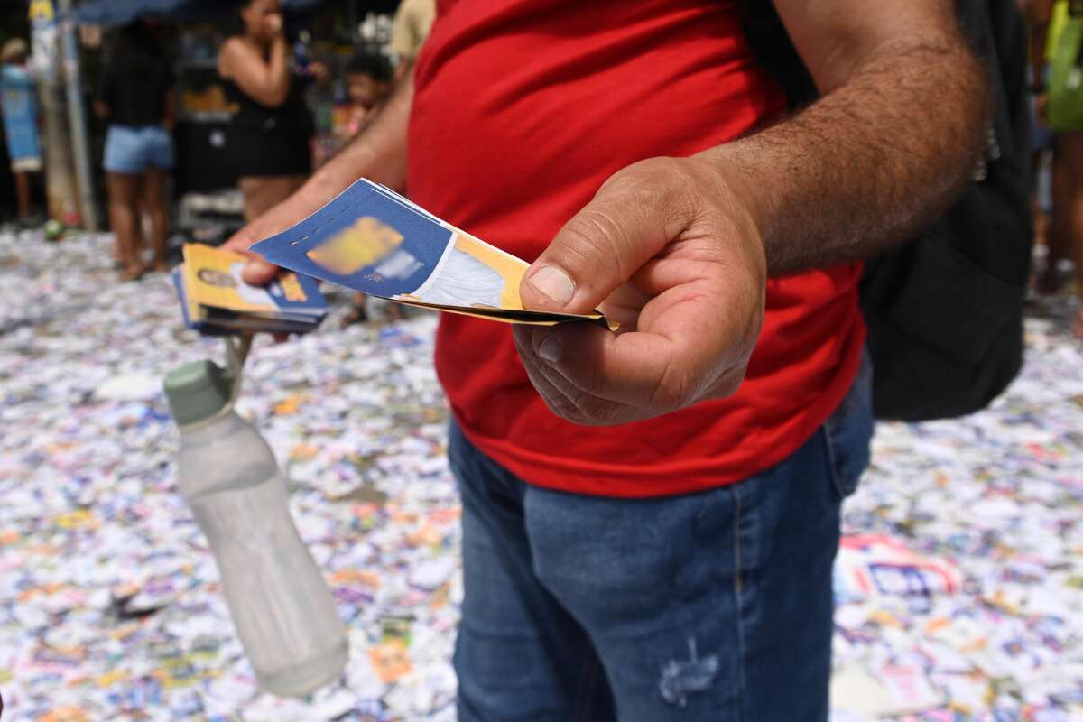 Da resenha à humilhação: As rotinas de quem trabalha como boca de urna no dia das eleições