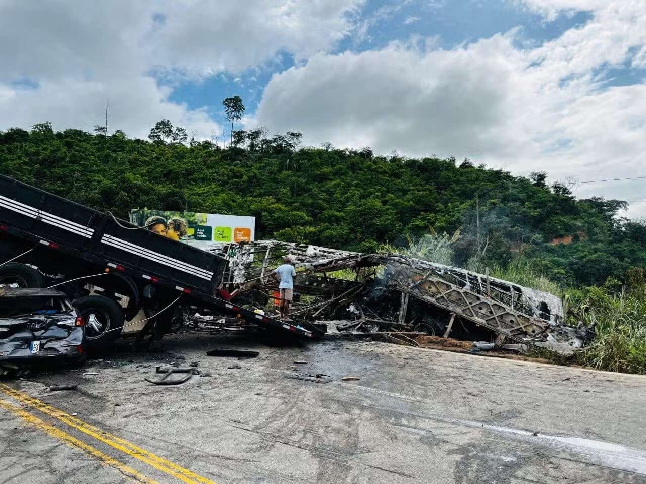 Polícia identifica 39 mortos em acidente envolvendo ônibus com destino à Bahia