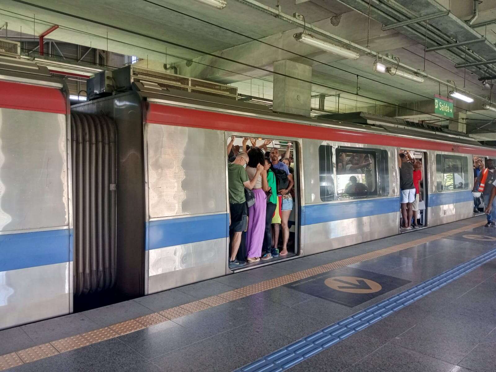 Metrô de Salvador registra atraso e lentidão na manhã desta terça-feira (18)