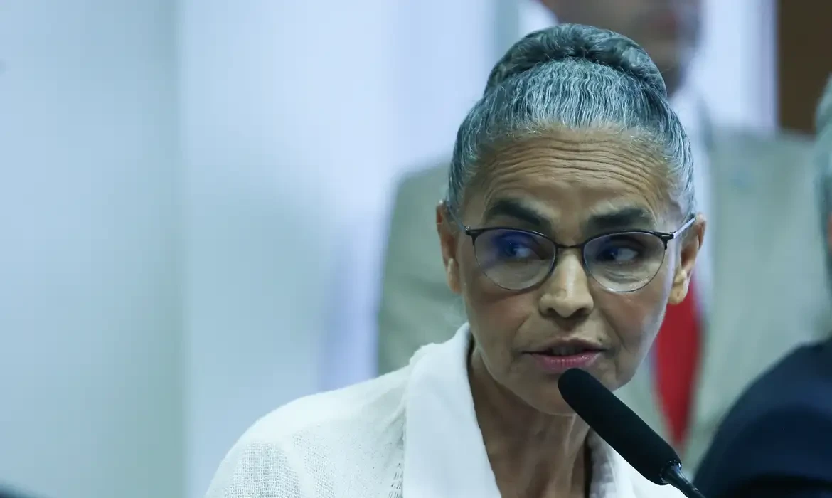 Ministra Marina Silva é atendida em hospital após passar mal