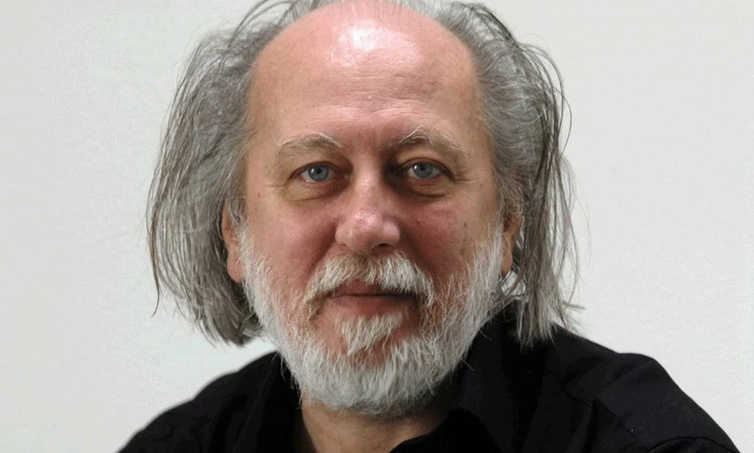 Romancista húngaro é o vencedor do Prêmio Nobel de Literatura 2025