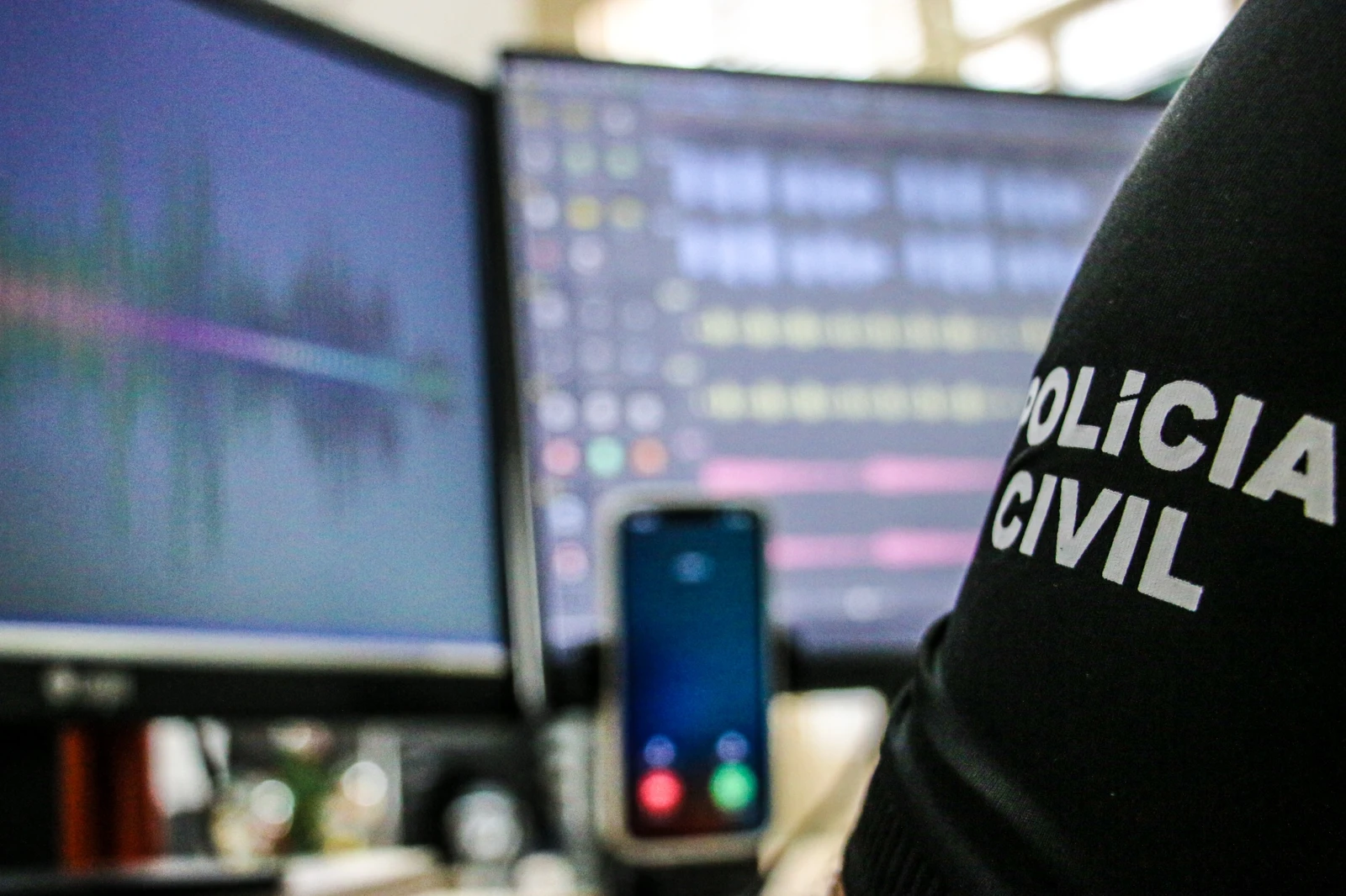 Homem é preso em Salvador por divulgar vídeos íntimos de mulheres em site pornô internacional