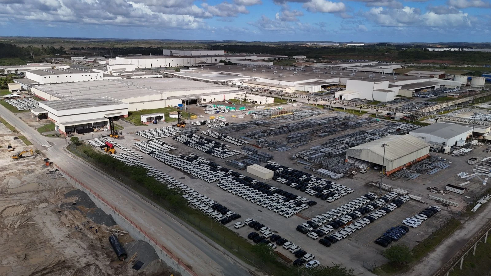 Trabalhadores denunciam BYD por pressão contra sindicato em Camaçari