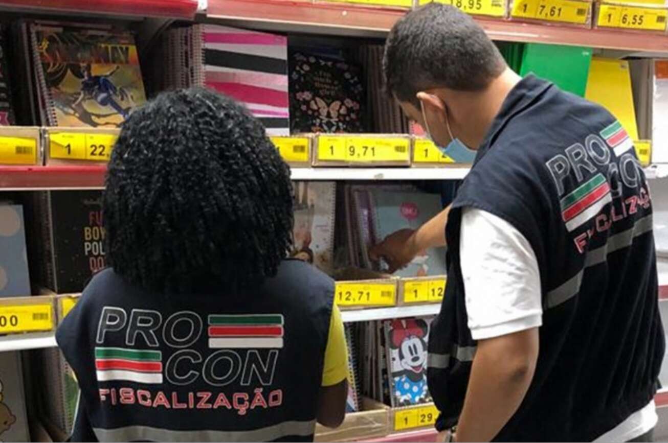 Procon de Feira de Santana aponta variação de quase 200% no preço do material escolar