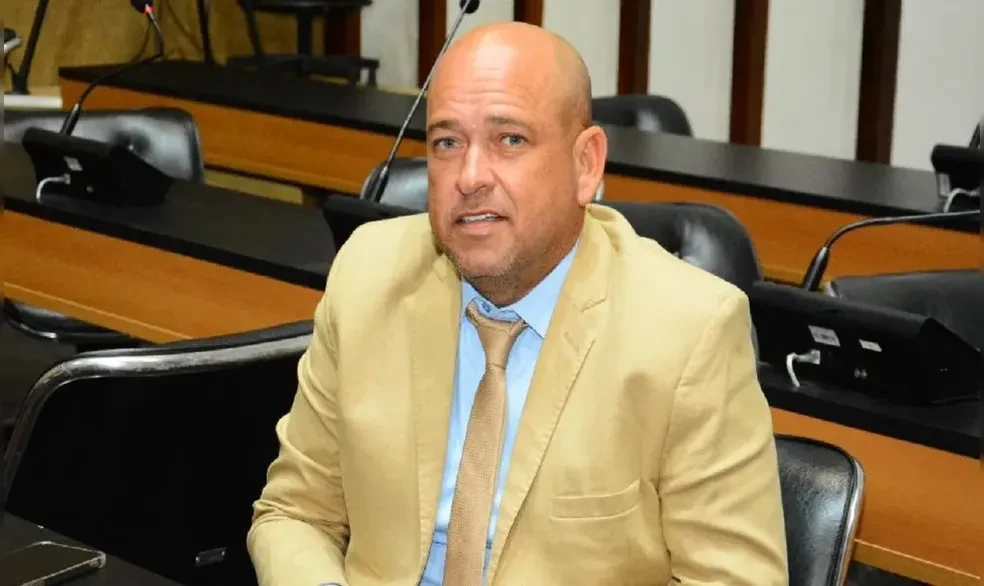 Provas contra o deputado Binho Galinha, suspeito de liderar milícia, são anuladas pela Justiça