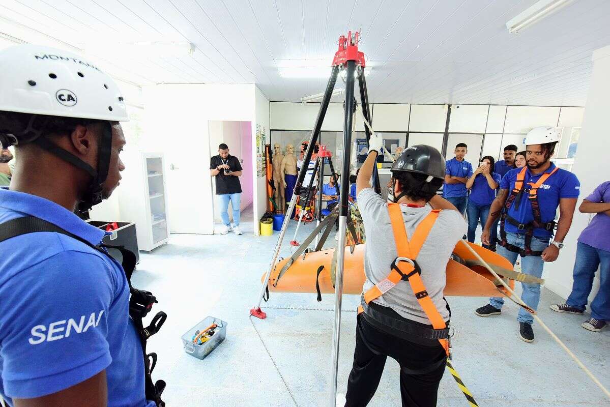 Alta demanda da indústria por profissionais aquece procura por cursos técnicos