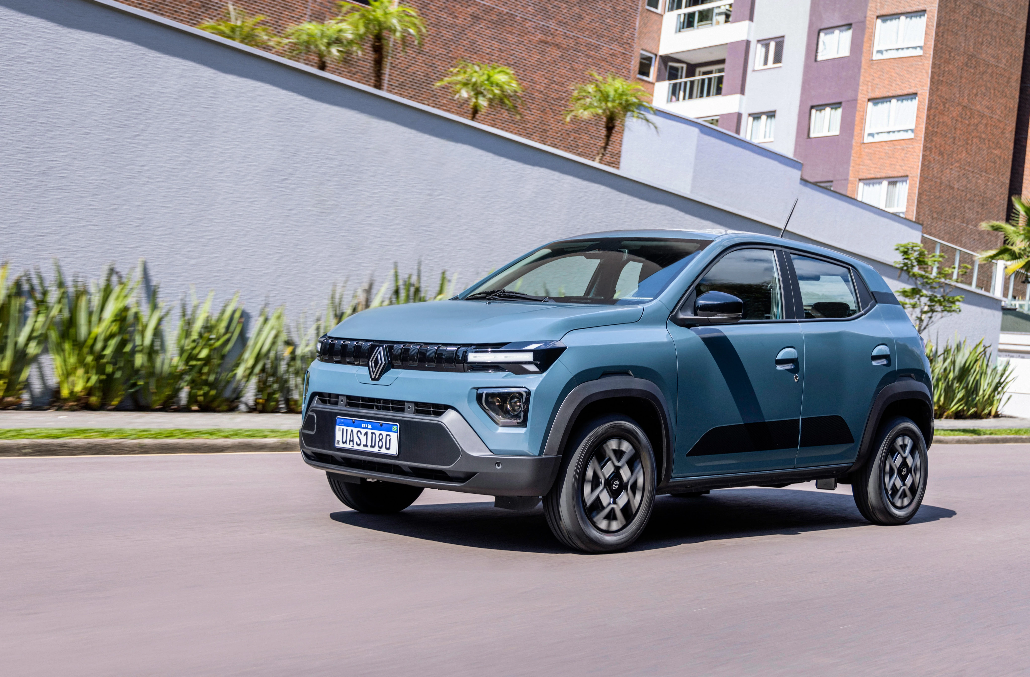 Renovado, Renault Kwid E-Tech continua sendo o elétrico mais 'barato' do país