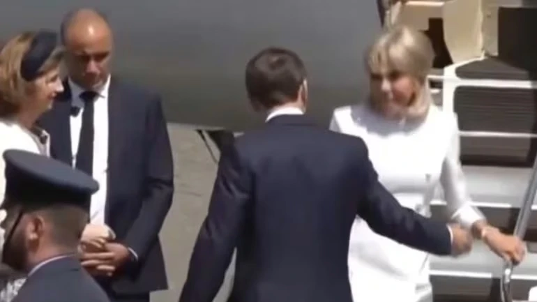 Após 'tapa', Brigitte ignora ajuda de Macron em recepção com príncipe William