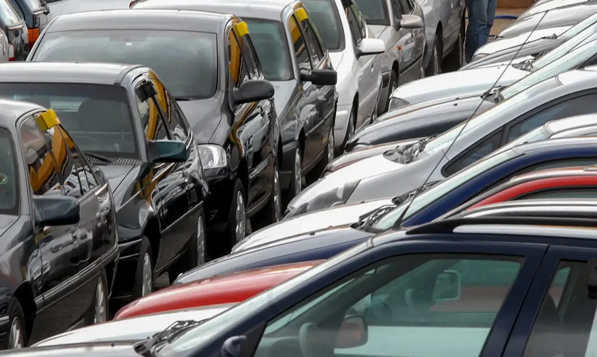 Desconto de 8% no IPVA para placas de final 9 vai até esta quarta (30)