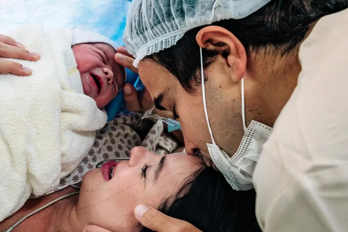 Terceiro filho de Sthefany Brito nasce e atriz emociona fãs com primeiras fotos; veja