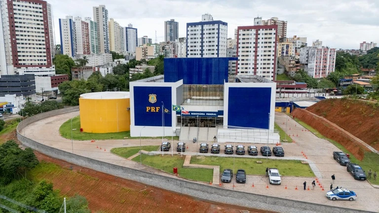 PRF inaugura nova superintendência na Bahia com heliponto, estande de tiro e nove novas viaturas