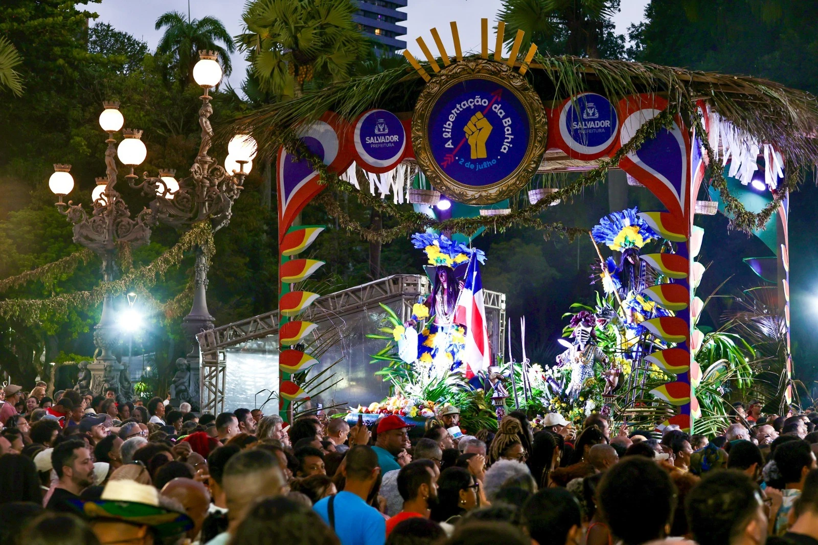 Multidão acompanha Volta da Cabocla e show de Mariene de Castro em Salvador