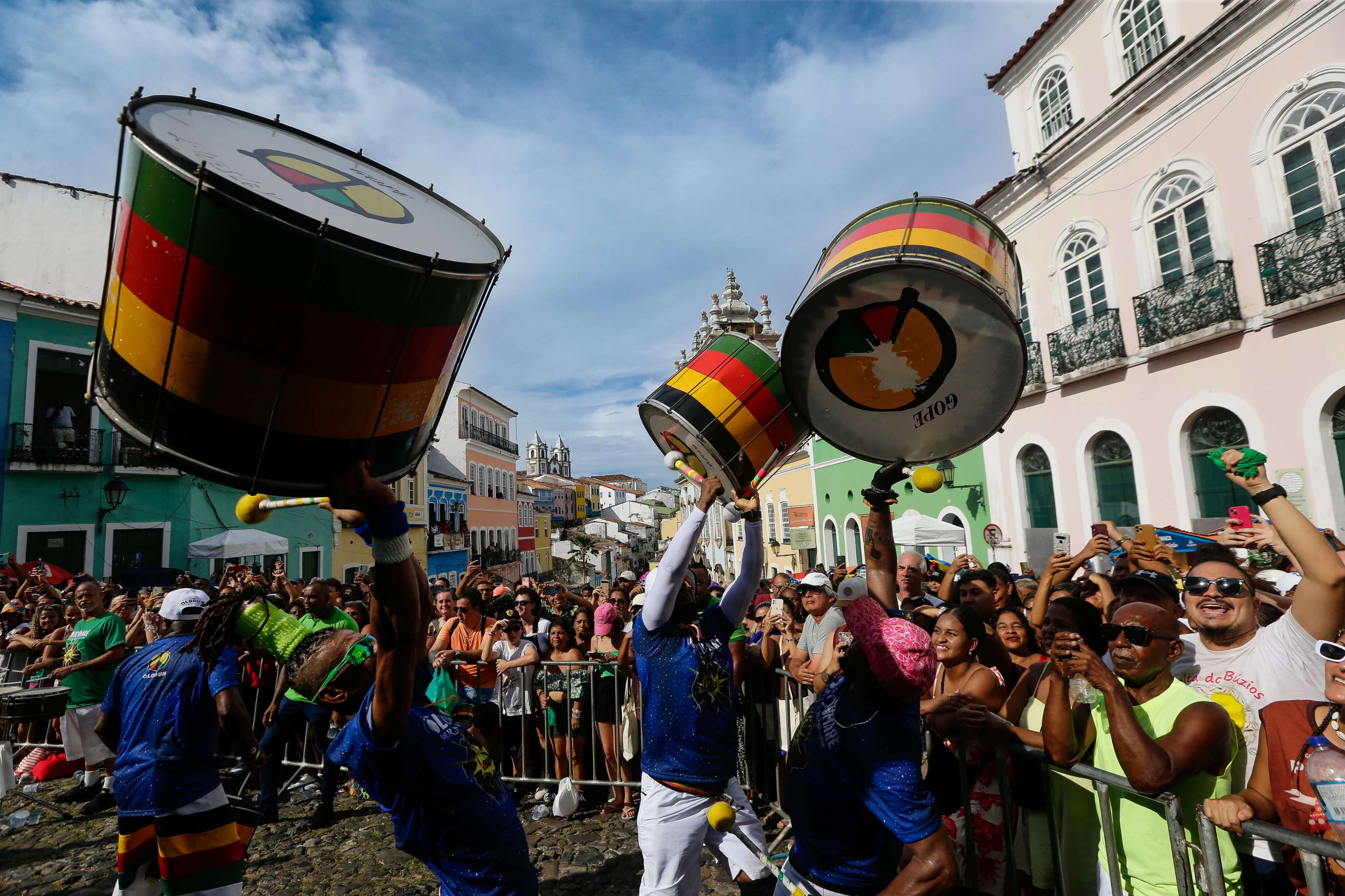 Não deu para quem quis: Olodum lota Pelourinho no primeiro ensaio gratuito do ano