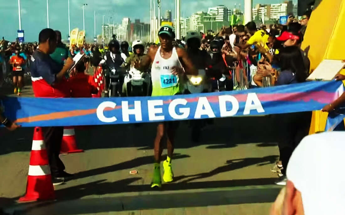 Pernambucano leva prova principal da Maratona Salvador; Marily dos Santos vence no feminino