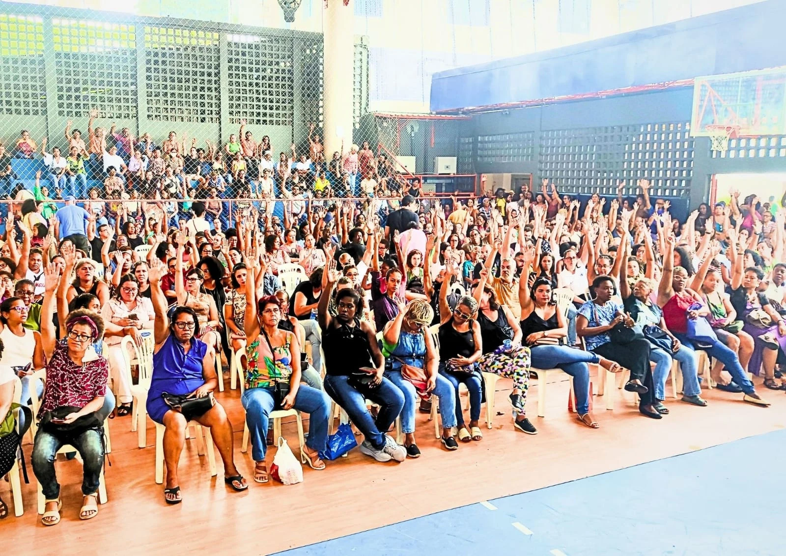 Servidores de Salvador encerram greve após assembleia nesta quarta (12)