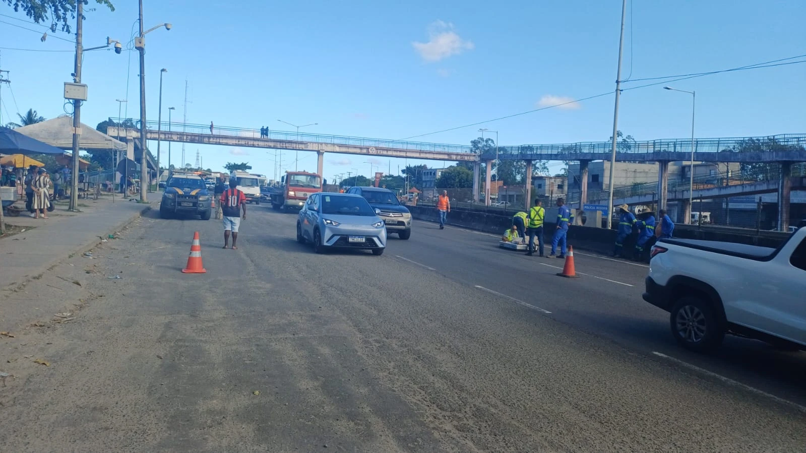 Trecho da BR-324 é totalmente liberado após reparo em cratera