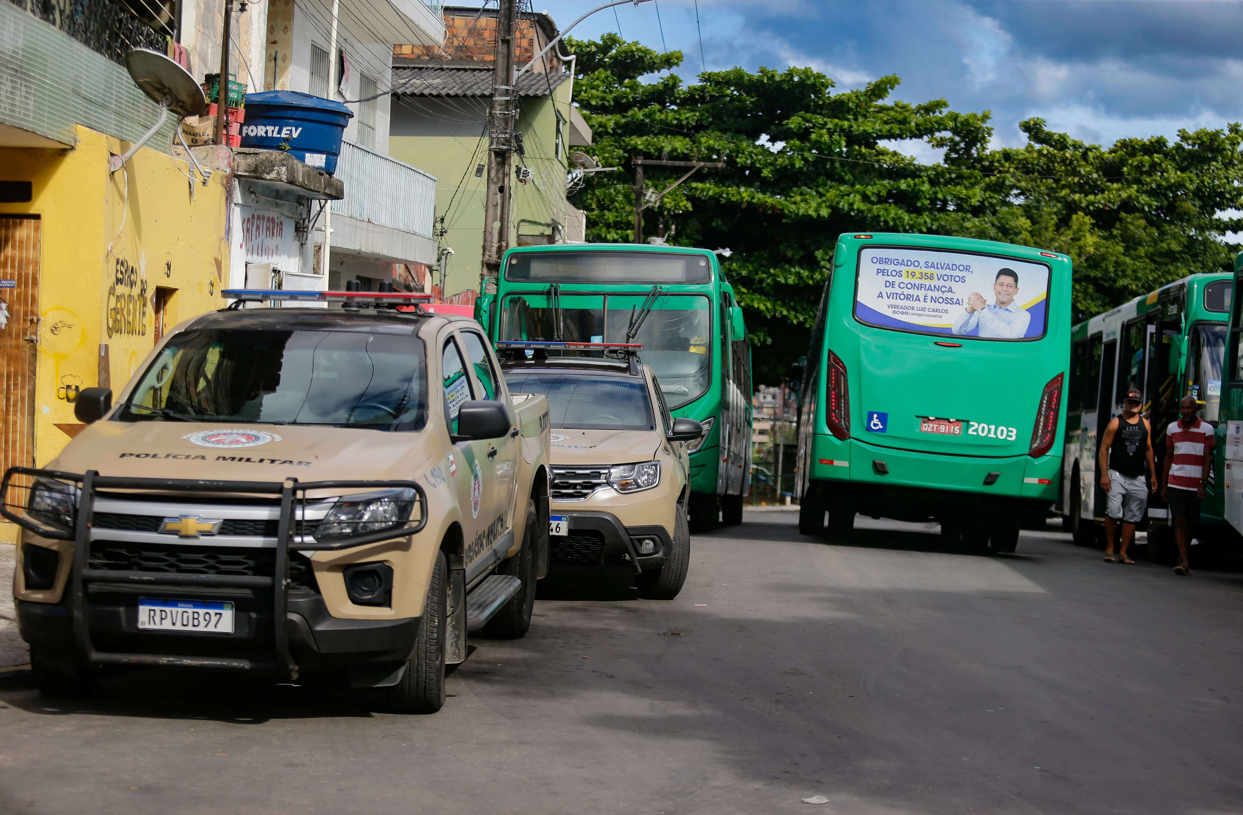 Ônibus é atingido por disparo durante confronto policial no Cabula