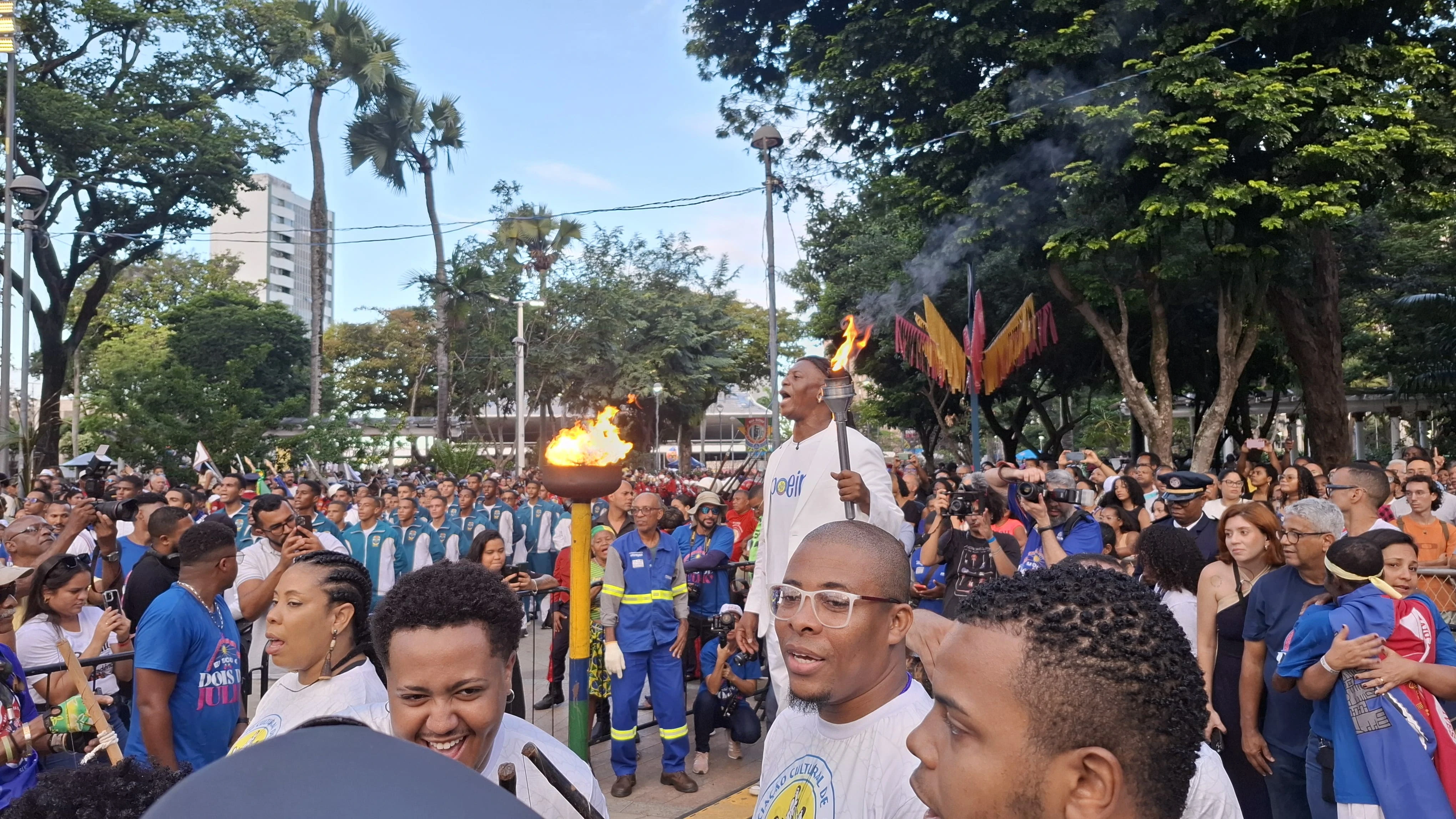 2 de Julho: chegada do Caboclo e da Cabocla encerra desfile cívico no Largo do Campo Grande