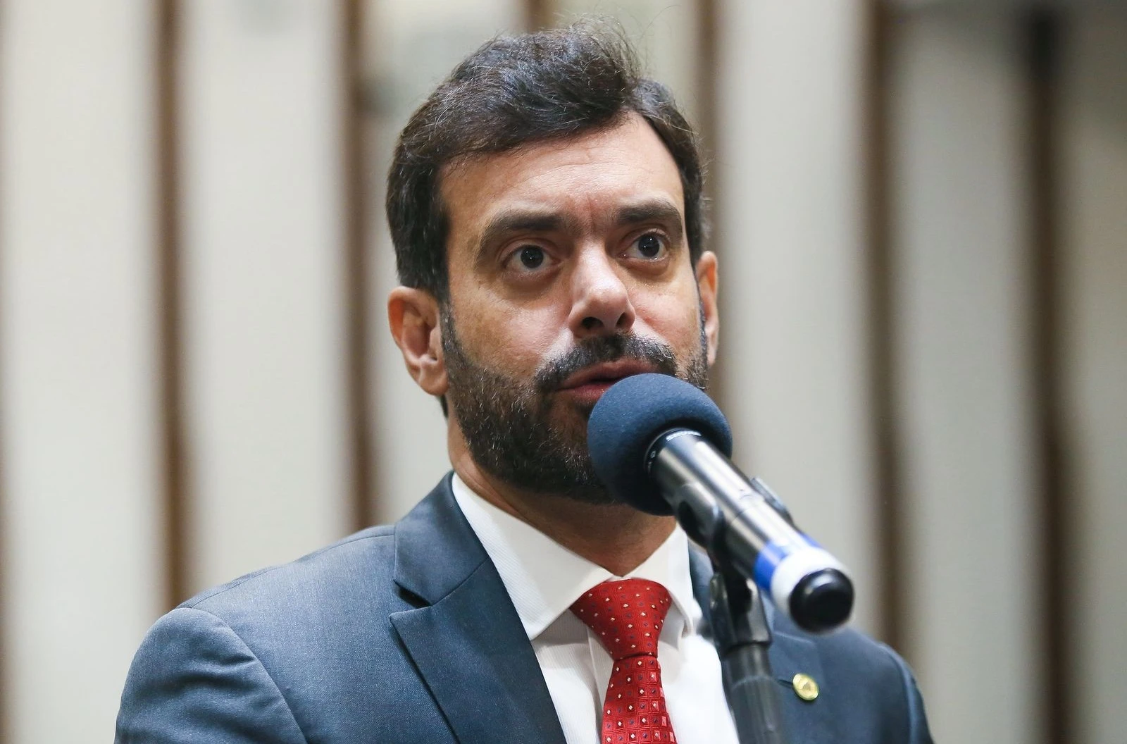 Deputado critica postura de Lula no 2 de Julho: 'Quer transformar a festa em palanque político'