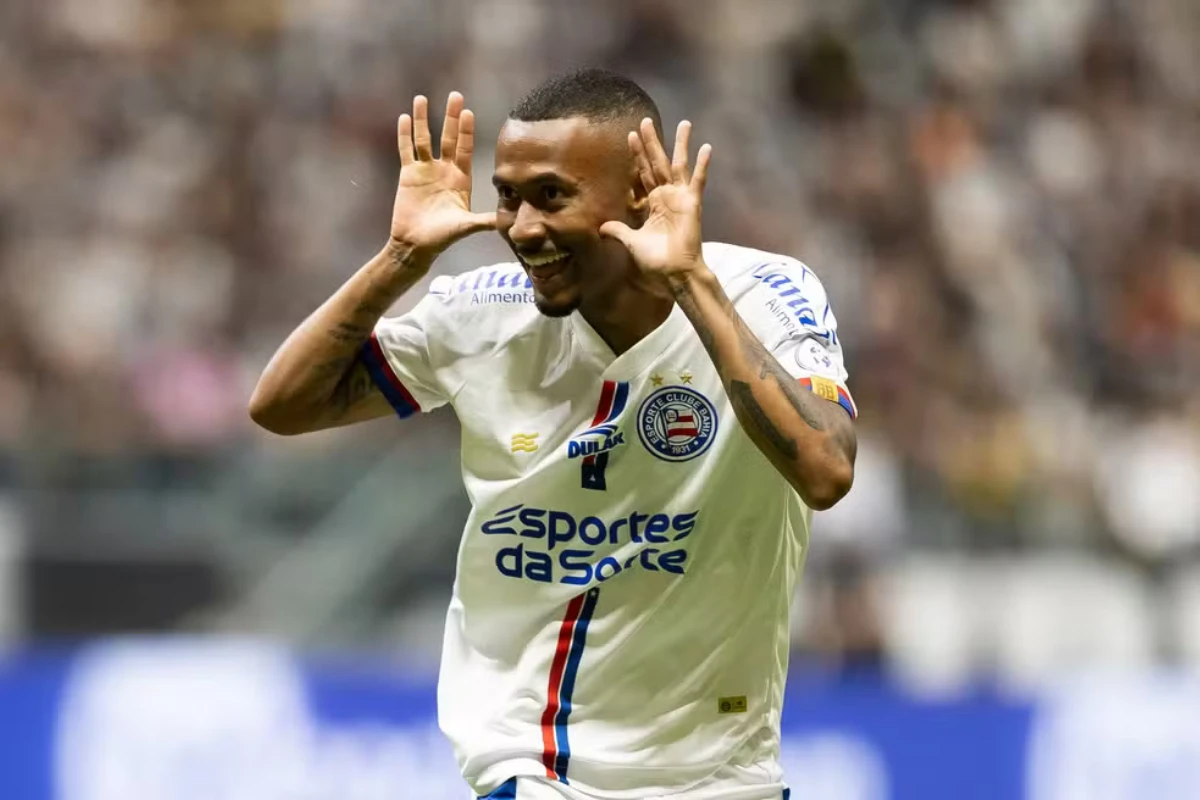 Bahia ativa cláusula contratual e renova com atacante até 2026