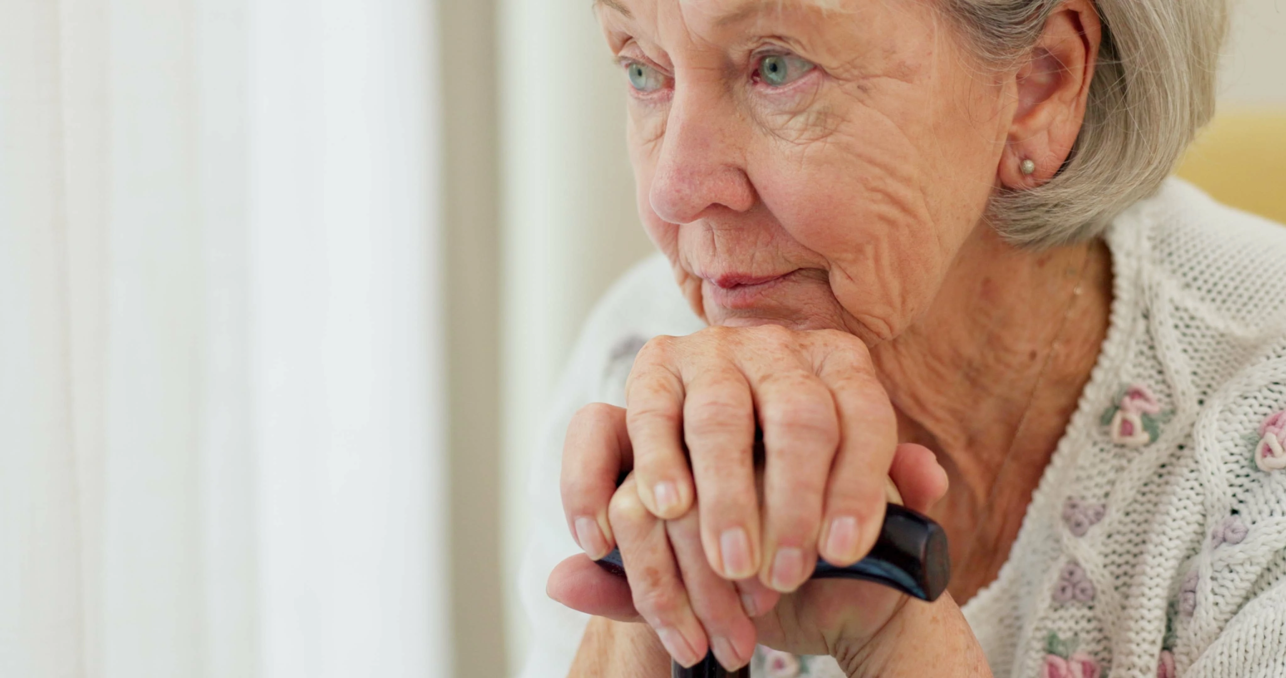 Saiba qual é e os prós e contras do novo medicamento para tratar casos de Alzheimer
