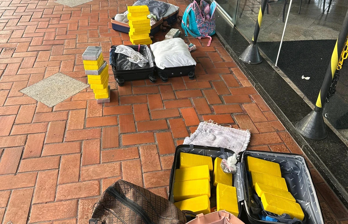 Três mulheres são presas com 30kg de cocaína escondidos em ônibus na Bahia