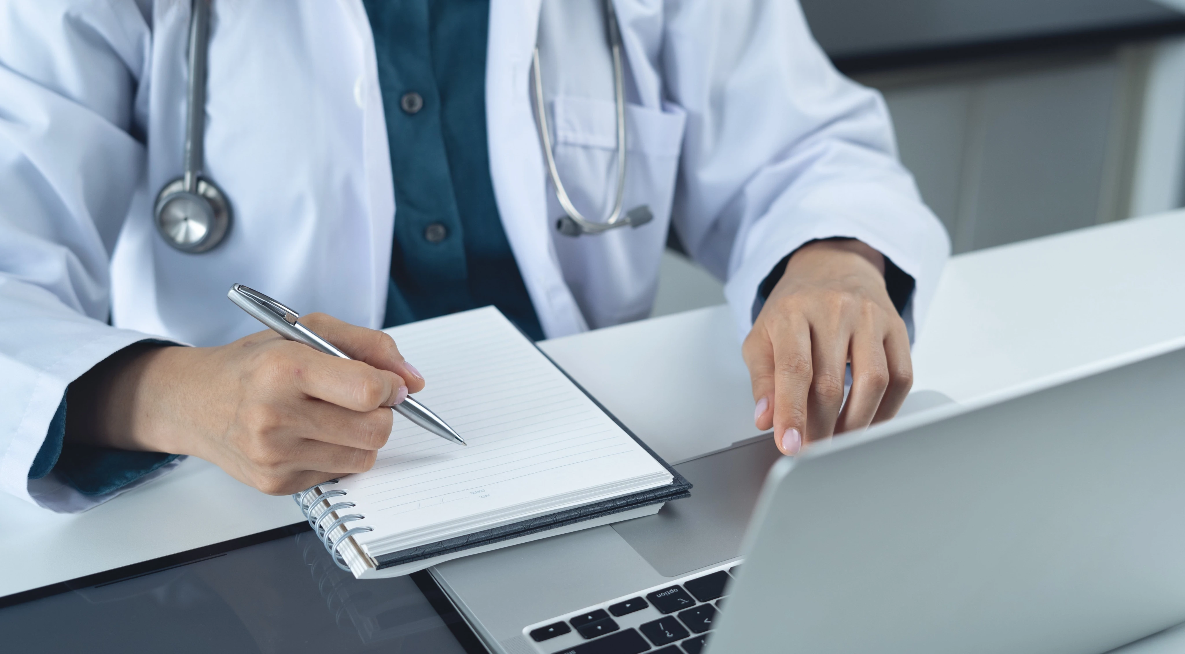 Piso salarial dos médicos: AMB critica recurso que impede avanço do projeto