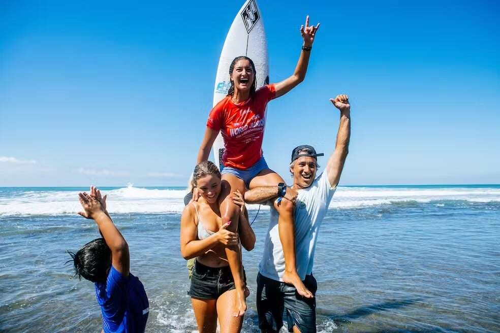 Luana Silva faz história e conquista o 10° título do Brasil no Mundial Júnior de Surfe