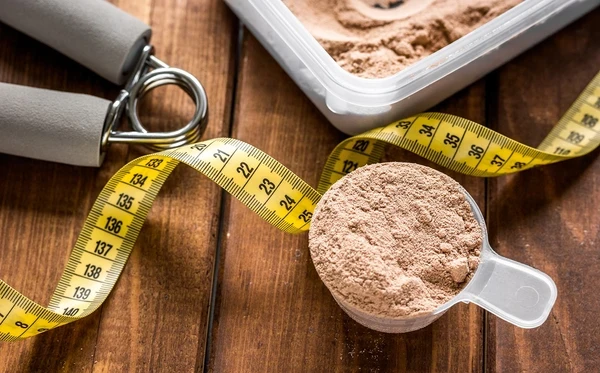 Tomar muito Whey Protein pode prejudicar sua saúde; veja como não correr riscos