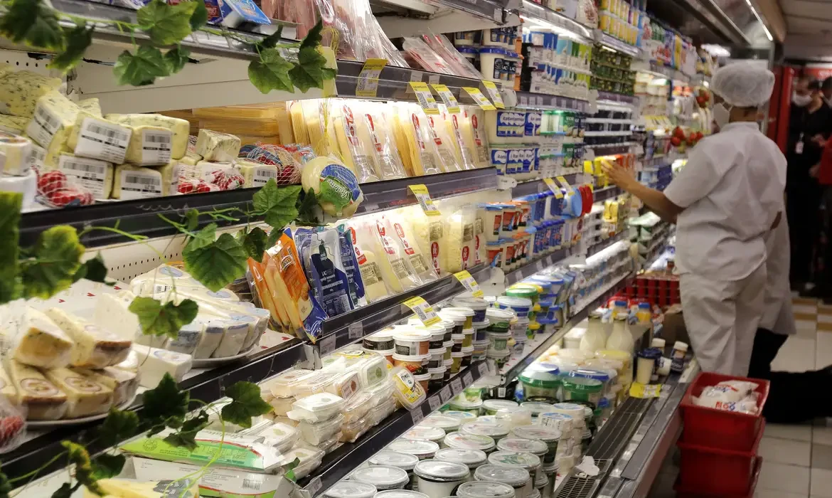 Supermercados terão novo horário aos domingos; confira as regras