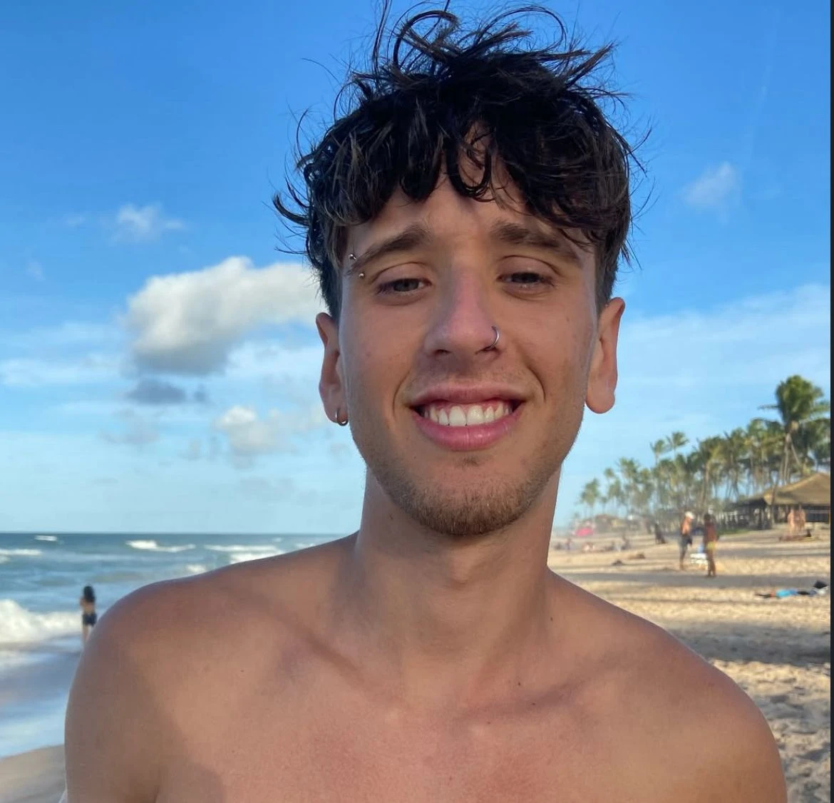 Gringo Baiano tem foto íntima vazada e se pronuncia: 'Vai tomar processão'